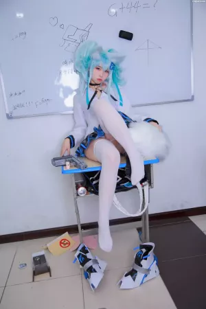 动漫博主G44不会受伤 NO.049 少女前线 PA15校服 主题写真 [33P]