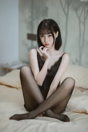 动漫博主_许岚LAN_No.006 – 黑色蕾丝睡衣 主题写真 [40P]