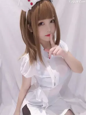 Coser美女蜜汁猫裘No.044 – 小护士 主题写真 [41P]