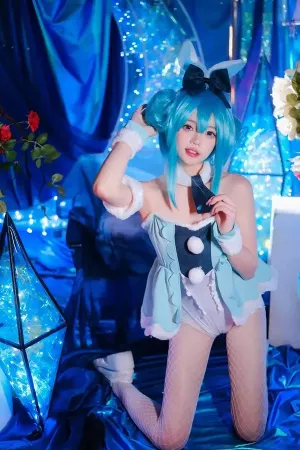 颜值博主咬一口兔娘 No.002 - MIKU初音未来兔女郎 主题写真 [13P]
