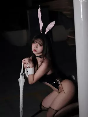 Coser美女Yuuhui玉汇No.006 - 雨中透明兔女郎 主题写真 [35P]