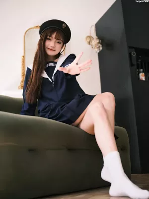 [YITUYU艺图语]No.20260325_03.01 水手服少女与小熊娃娃的午后 小山早见 [20P]
