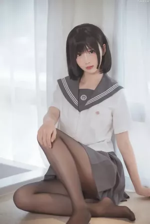 Coser美女面饼仙儿 NO.016 脑内少女 黑丝JK 主题写真 [25P]