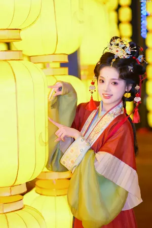 [YITUYU艺图语]No.20260211_01.29 小神仙游园逛灯会 [24P]