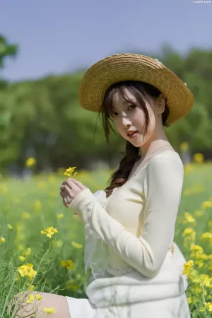 [YITUYU艺图语]No.20250974_04.30 花海青春 冰冷企鹅 [32P]
