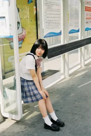 [YITUYU艺图语]No.20250615_03.21 路边 洛洛 [16P]