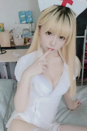 Coser美女星之迟迟No.025 - 6-23 护士 主题写真 [61P]