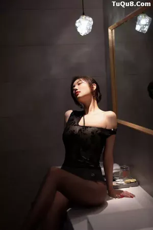 XRFW0834 秀人番外 杨晨晨 – 绿色长裙 主题写真 [100P]