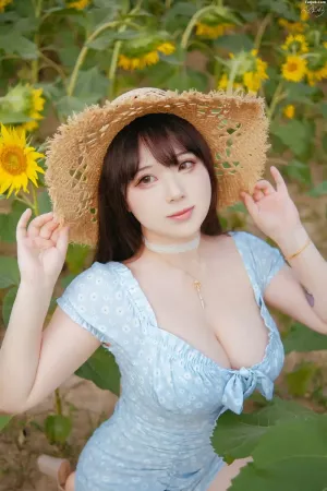 微胖系Coser美女皮皮奶-No.057 - 彼女向日葵 主题写真 [35P]