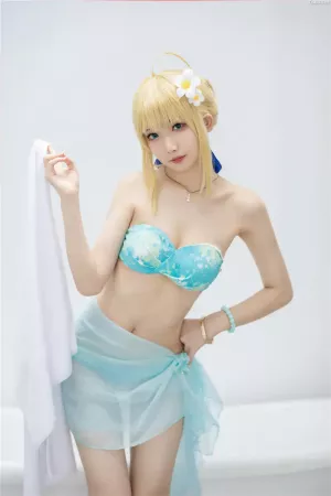 国产Coser美女封疆疆V-No.014 – 阿尔托莉雅·潘德拉贡 泳装 [40P]