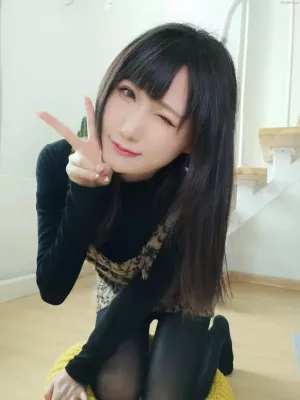 Coser美女木之本果-No.013 真爱粉3月-含豹纹常服 主题写真 [22P]