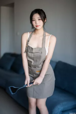 国产Coser美女_汪知子_No.014 – 围裙 主题写真 [40P]