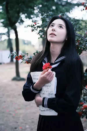 [YITUYU艺图语]No.20260316_02.27 拍山茶花的少女 Enyyyn [25P]