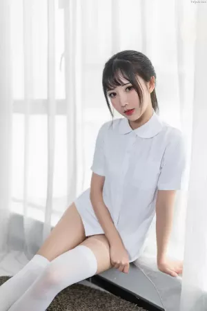 Coser美女面饼仙儿 NO.074 制服少女 主题写真 [40P]