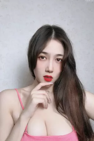 微密圈模特_可可西yyy_No.016 – 粉红吊带裙 [24P]