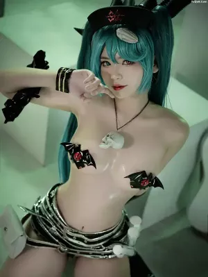 越南Coser美女ZinieQ-No.071 – Calne Ca 主题写真 [41P]