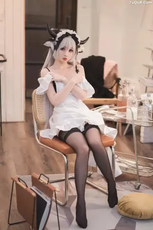 Coser美女rioko凉凉子 NO.063 贴心的牛奶女仆 主题写真 [45P]