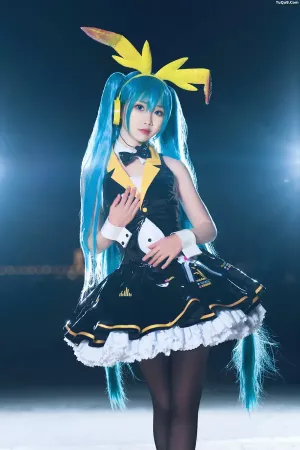 Coser美女面饼仙儿 NO.040 初音Miku 主题写真 [19P]