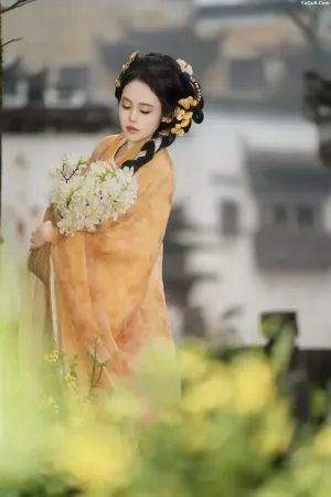 [YITUYU艺图语]No.20250922_04.23 秋雨 周凤琴 [24P]