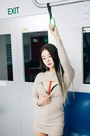 韩国美女模特Bomi No.059 - [Loozy] Bondage Subway 主题写真 [10P]