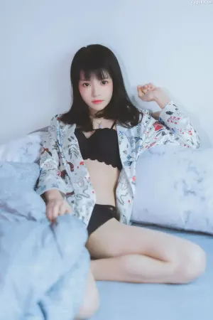 动漫博主桜桃喵No.117 - 《倦》 主题写真 [32P]
