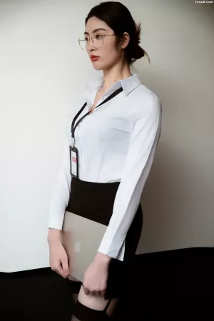 [YITUYU艺图语]No.20250335_02.19 周三加班 桑妮  [27P]