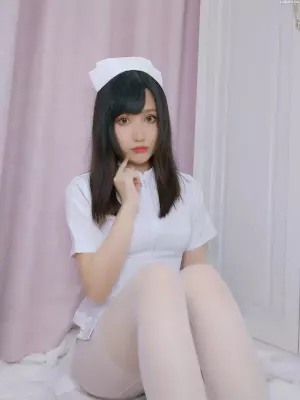Coser美女木之本果-No.002 真爱粉4月-看护妇 主题写真 [12P]