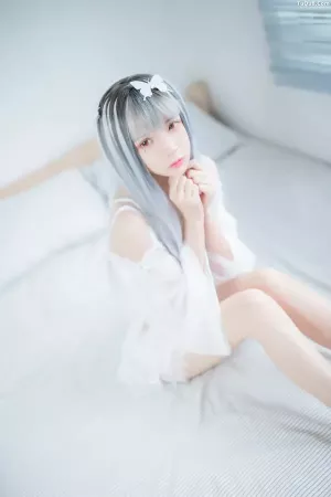 Coser美女疯猫ss No.020 - 透明白纱 主题写真 [33P]