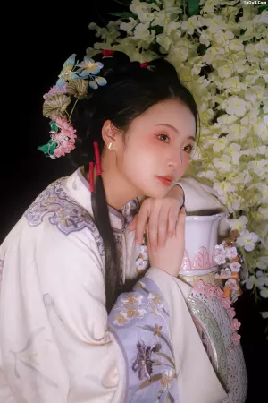[YITUYU艺图语]No.20260324_03.01 美人如花 蔸小黄鸡 [10P]