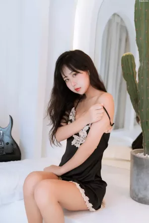 人气Coser美女萌芽儿o0-No.018 吊带睡衣 主题写真 [12P]