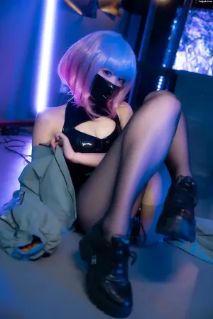 Coser美女Quan冉有点饿No.013 – v高叉兔女郎 主题写真 [28P]
