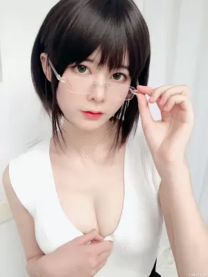 Coser美女_眼酱大魔王w_No.007 – 办公小姐姐 主题写真 [26P]
