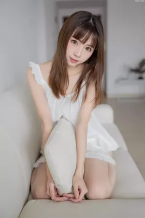 动漫博主Kitaro绮太郎No.005 – 白色睡衣 主题写真 [45P]