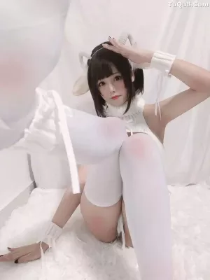 Coser美女蜜汁猫裘No.045 – 白丝毛衣 主题写真 [40P]