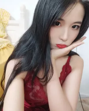 Coser美女轩萧学姐 No.012 – 酒红色睡衣 主题写真 [36P]