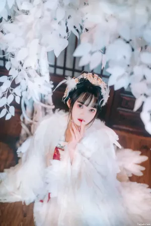 颜值博主_兔子Zzz不吃胡萝卜_No.011 – 吉祥鸟 主题写真 [21P]