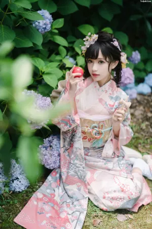 动漫博主_花柒hana_No.009 – 绣球花和服 主题写真 [18P]