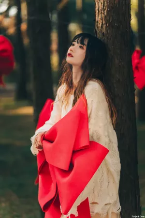 颜值博主_兔子Zzz不吃胡萝卜_No.025 – 红色蝴蝶结 主题写真 [22P]
