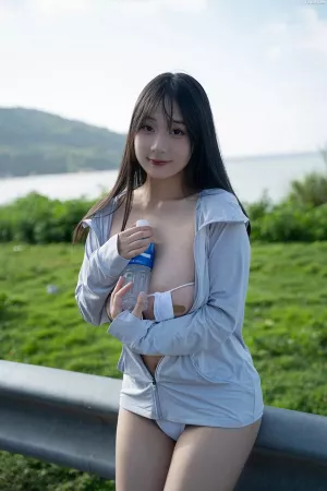 丰满Coser美女浅安安-No.007 – 摄影师翎梵 环球之旅 主题写真 [57P]