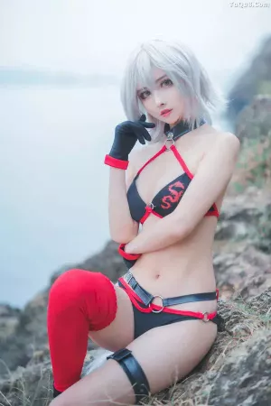 Coser美女rioko凉凉子 NO.018 泳装黑贞 主题写真 [8P]