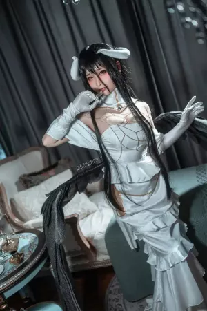 Coser美女蠢沫沫No.085 – 雅儿贝德原皮 主题写真 [40P]