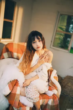 颜值博主_兔子Zzz不吃胡萝卜_No.030 – 暖冬 主题写真 [25P]
