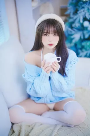 动漫博主Tina很妖孽呀No.028 – 蓝色秋冬毛衣 主题写真 [27P]