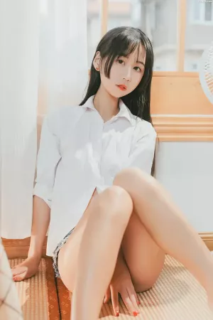 人气Coser美女萌芽儿o0-No.012 少女午后 主题写真 [40P]