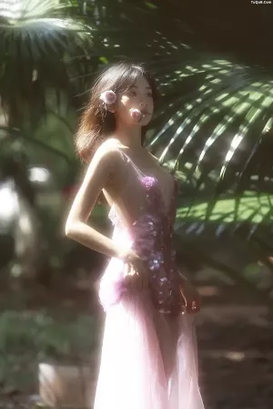 [YITUYU艺图语]No.20260214_01.30 妹妹说紫色很有韵味 小叶 [13P]