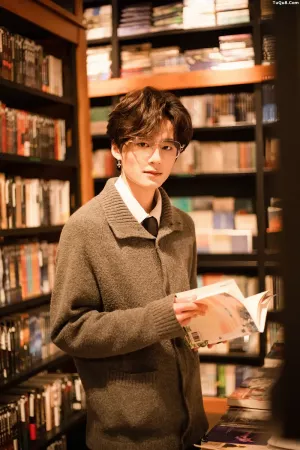 [YITUYU艺图语]No.20260062_01.07 书店的眼镜男 [20P]