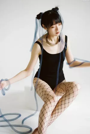 [YITUYU艺图语]No.20250430_03.03 下坠升起 琴子 [18P]