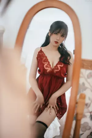 Coser美女轩萧学姐 No.009 – Claret 主题写真 [28P]