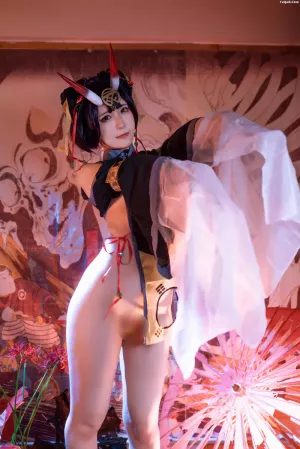 Coser美女Quan冉有点饿No.006 – 酒吞同人僵尸 主题写真 [47P]