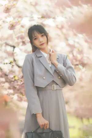 颜值博主_兔子Zzz不吃胡萝卜_No.032 – 樱花之音 主题写真 [26P]